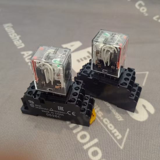 Relay Socket 250 VAC 10 a Omron PF083A