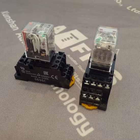 Relay Socket 250 VAC 10 a Omron PF083A